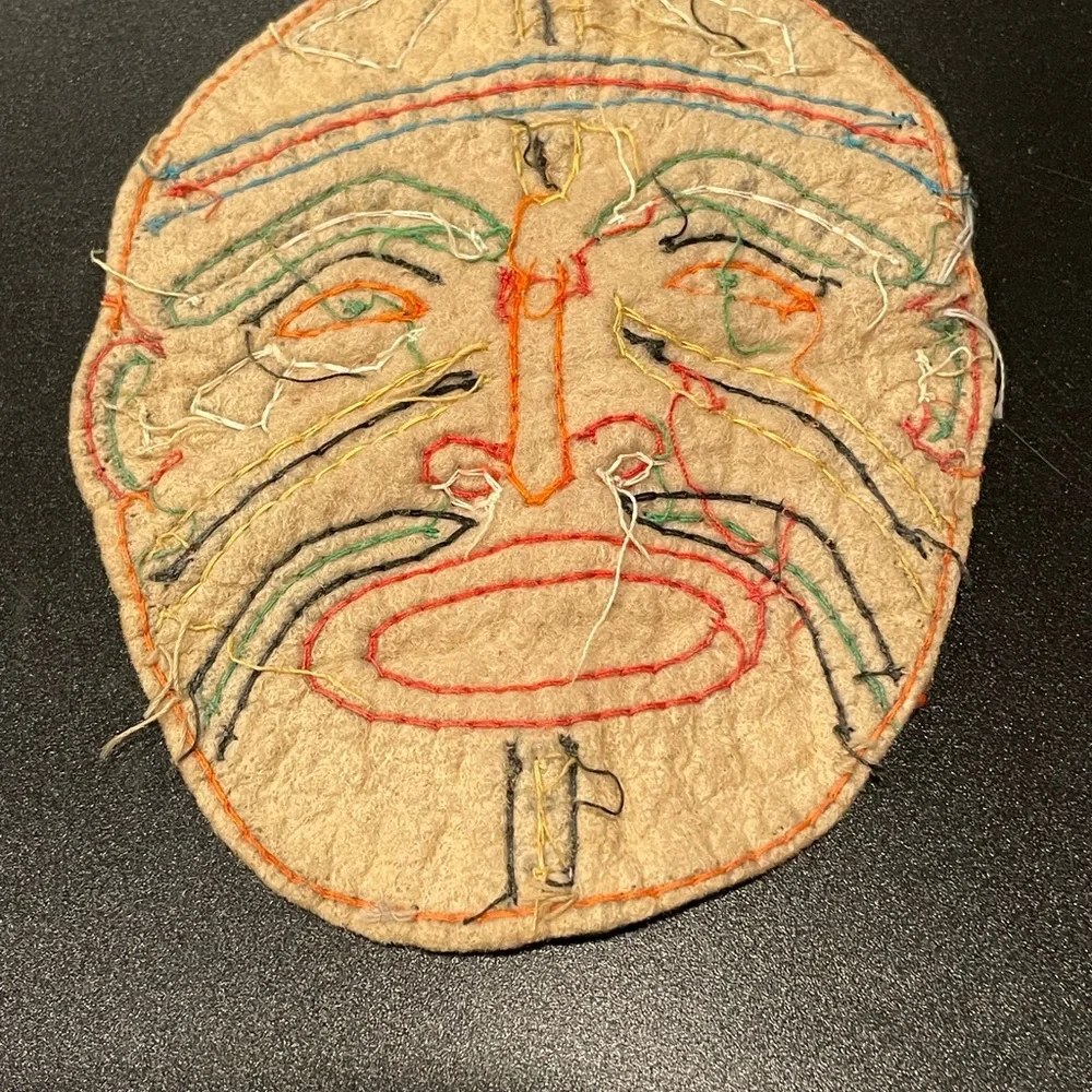 Vintage Handmade Beaded Mask on Cloth. Unknown Origin. - Picture 4 of 8